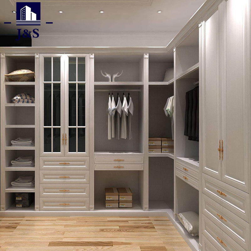 Closet Shelving တွင် လမ်းလျှောက်ပါ။